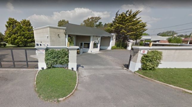 en medio del apagon de edelap, robaron en dos casas de un country de la plata