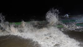 los videos del momento del desborde del rio de la plata en punta lara los videos del momento del desborde del rio de la plata en punta lara