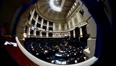 Buscan que extranjeros paguen por salud y educación en la provincia