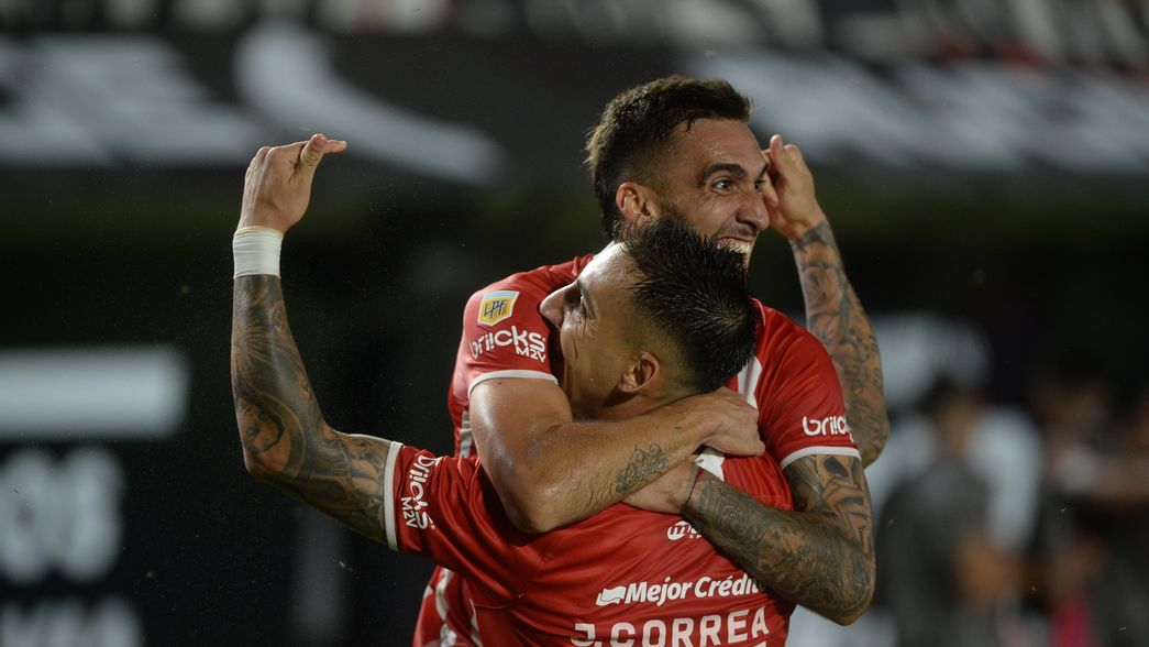 Estudiantes luchó más de la cuenta pero terminó sentenciando a Newells