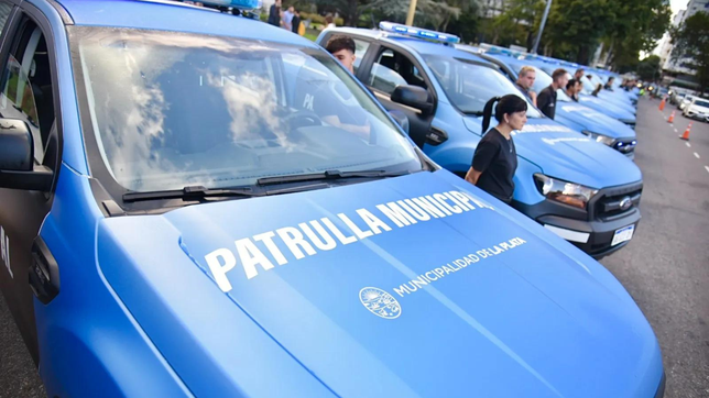 sumaran equipamiento y patrullas para reforzar la seguridad en los barrios de la plata