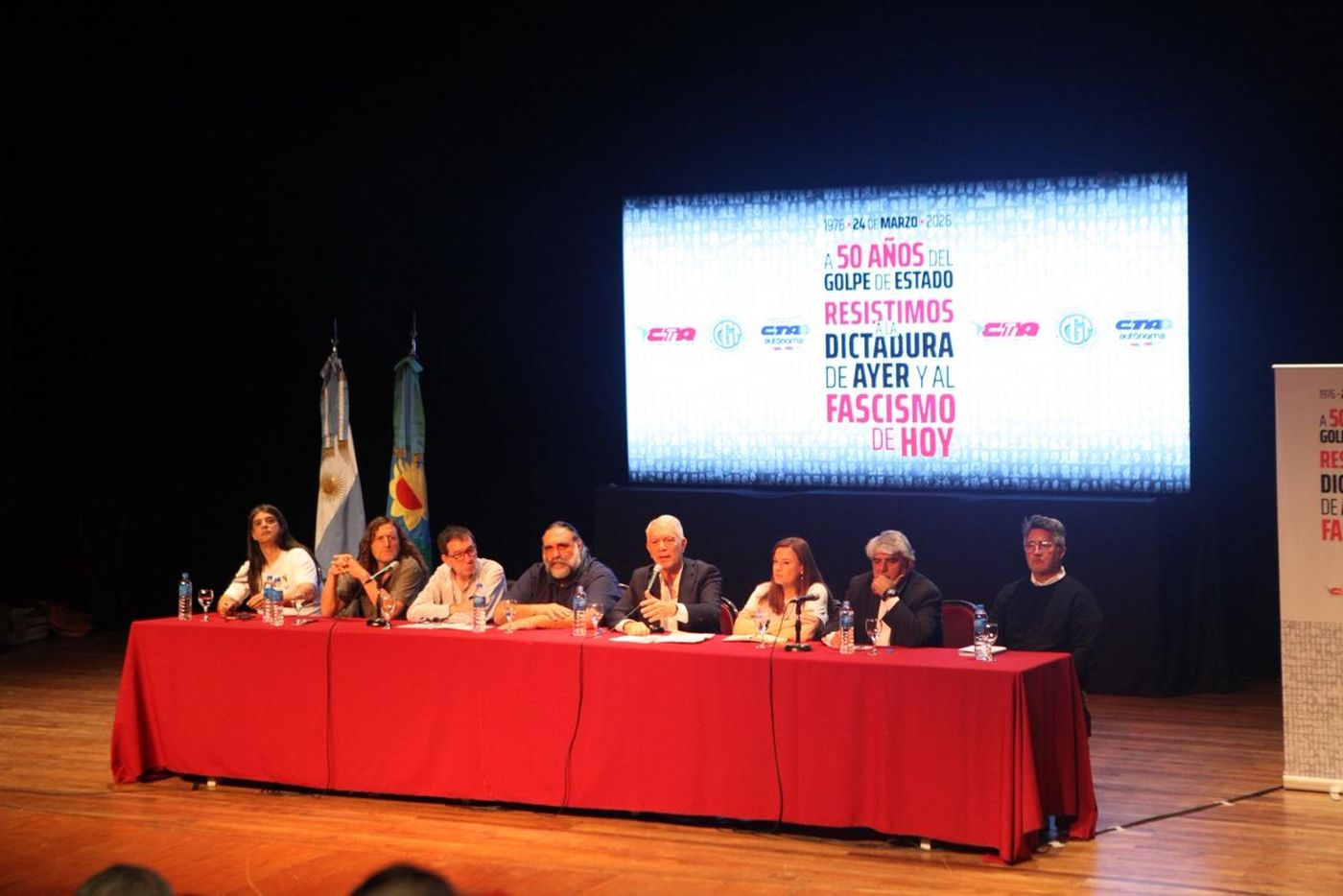 Julio Alak particip&oacute; de un congreso educativo a 50 a&ntilde;os del golpe en el Teatro Argentino
