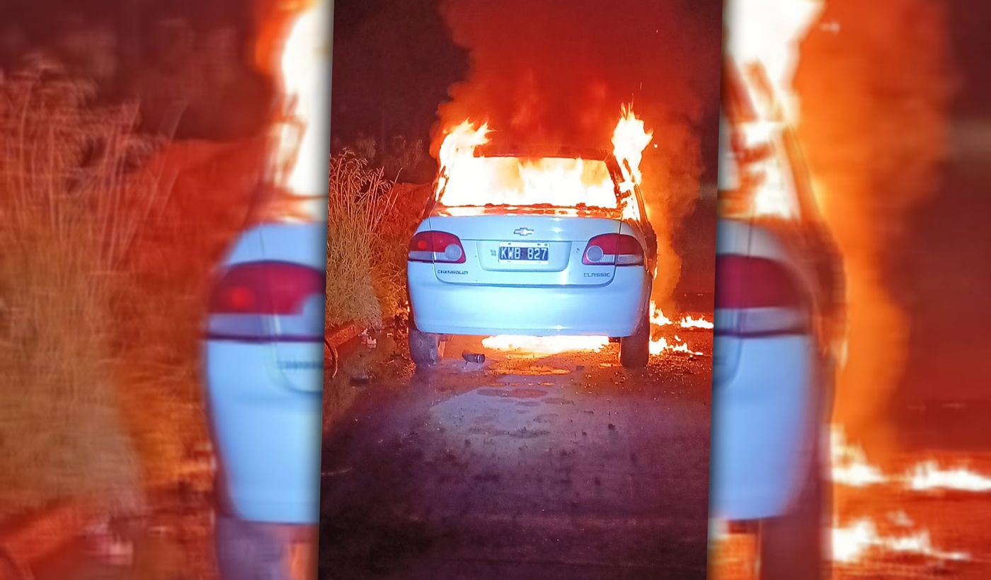 Taxi incendiado.jpg