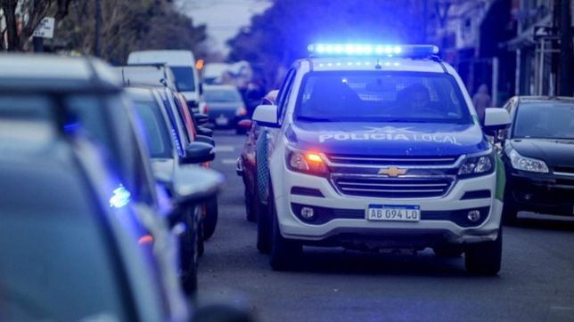 se bajo a entregar un pedido de natura, dejo la camioneta en marcha y se la robaron