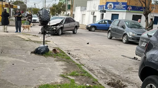 choque multiple en berisso termino con una mujer herida y hospitalizada
