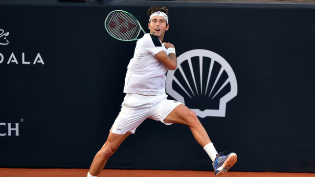 tomy etcheverry dio una muestra de caracter y se metio en octavos de final del rio open