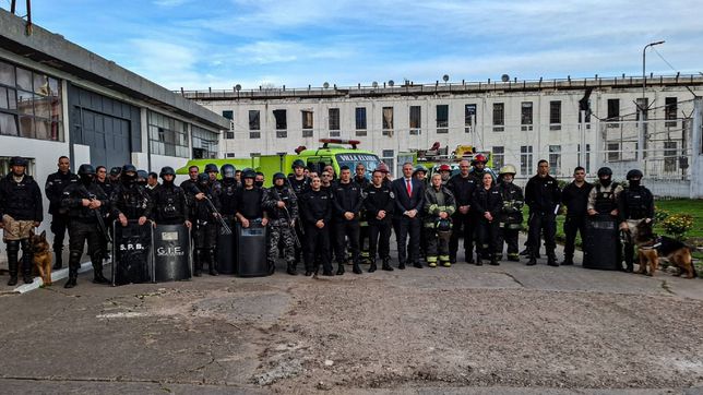 bomberos de villa elvira realizaron un simulacro de incendio en la unidad 9 de la plata