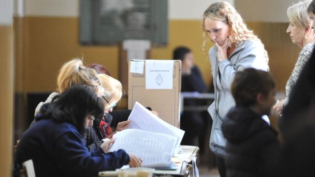 el desdoblamiento electoral en provincia se estanca y especulan sobre su conveniencia