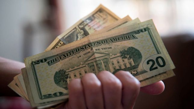 tras alcanzar a un nuevo record, ¿a cuanto abrio el dolar este jueves?