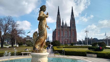 Avanzan con la recuperación de fuentes emblemáticas de La Plata Avanzan con la recuperación de fuentes emblemáticas de La Plata