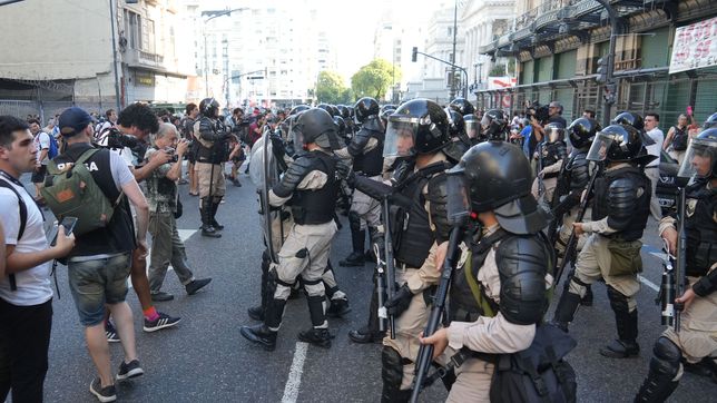 el polemico pedido de un exfuncionario de la plata en medio de la tension frente al congreso