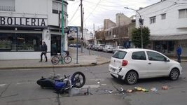 grave accidente en berisso: un motociclista choco contra un auto y sufrio graves heridas grave accidente en berisso: un motociclista choco contra un auto y sufrio graves heridas