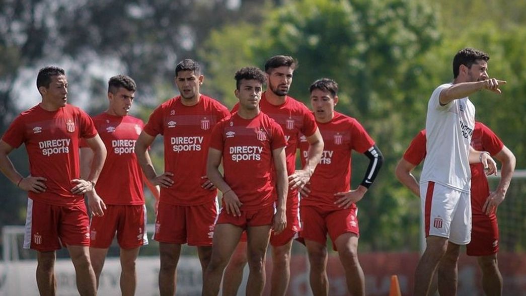 Con una duda, Estudiantes entrena y viaja rumbo a Santa Fe