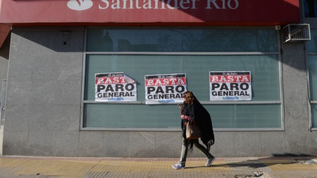 Todavía sin acuerdo por los salarios, los bancarios amenazan con un nuevo paro nacional