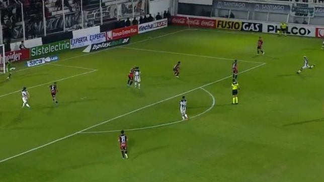 de larga distancia y bien a lo veron, el hijo de la brujita marco su primer gol en primera