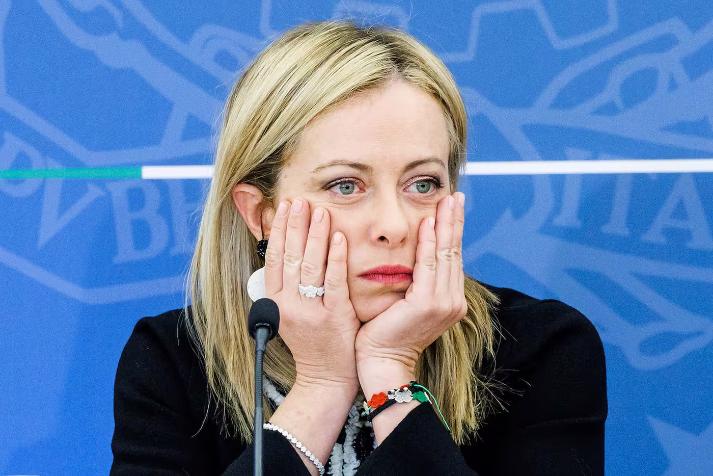 La Justicia italiana asestó un duro golpe a la política migratoria de Giorgia Meloni.