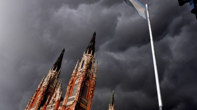 alerta por la llegada de tormentas con posible caida de granizo en la ciudad