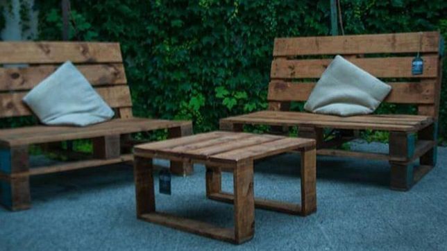 sillones, mesitas y macetas: los muebles hechos con palets que son tendencia en la plata