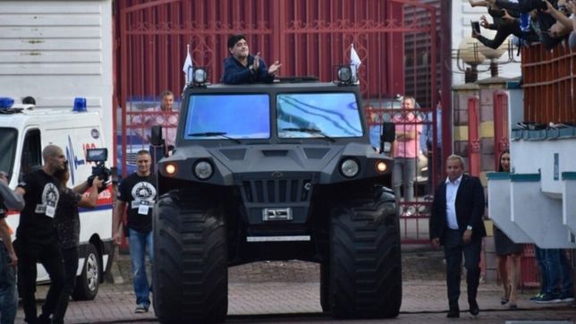 ¿cuales son los lujosos autos que tenia maradona al morir y en cuanto estan valuados?