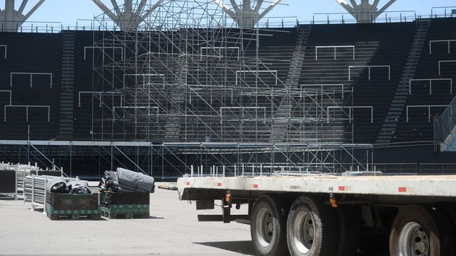 arranco el montaje del escenario y el ritual por el reencuentro de los piojos ya empieza a palpitarse en la plata