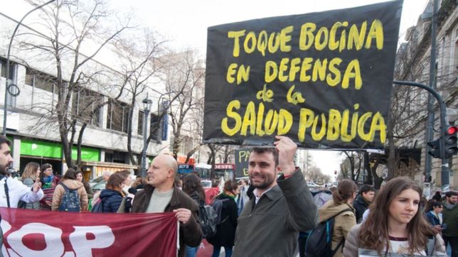 paran los medicos, marchan por las calles de la ciudad y solo habra guardias en los hospitales