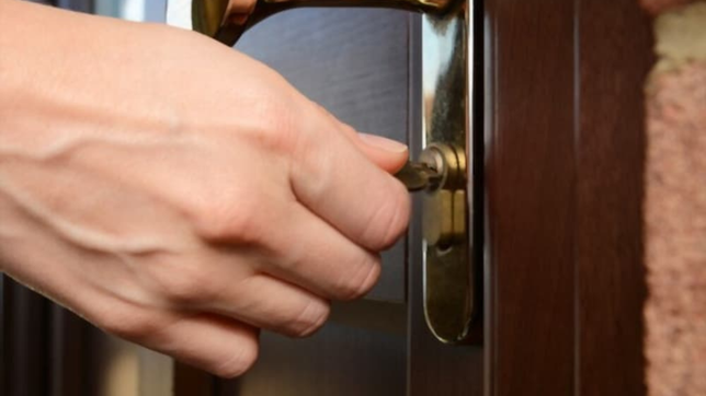 sospecha y misterio en la plata: vendio su casa y antes de desalojarla se la vaciaron