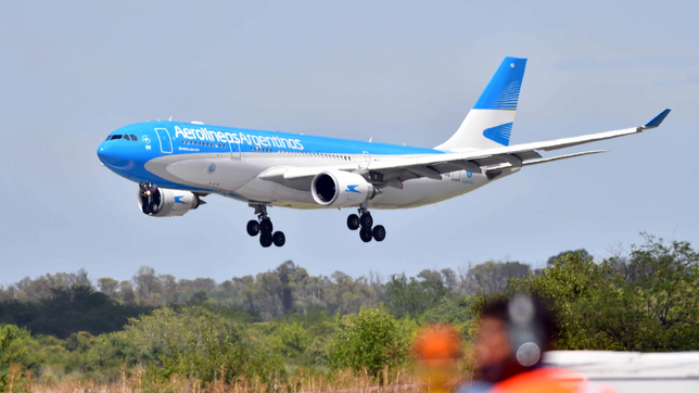 los pilotos de aerolineas argentinas anunciaron un paro para el 10 de junio