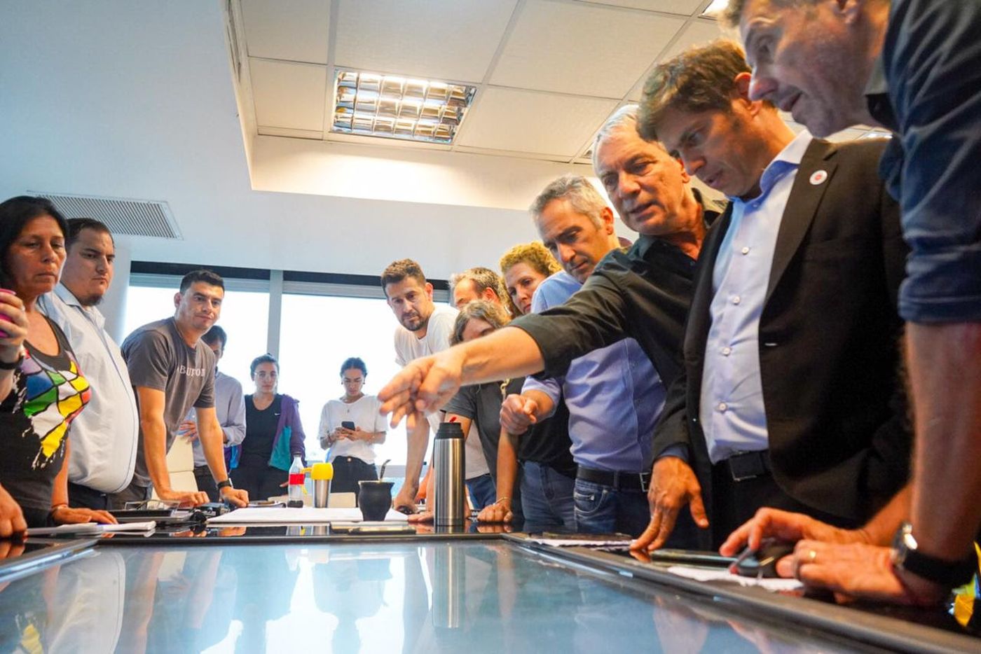 El intendente Julio Alak junto al gobernador Axel Kicillof en el COEM en marzo cuando las lluvias inundaron varias zonas de la ciudad.