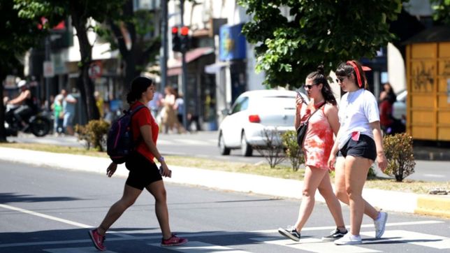 alerta naranja por el calor en la plata: ¿por que es peligroso?