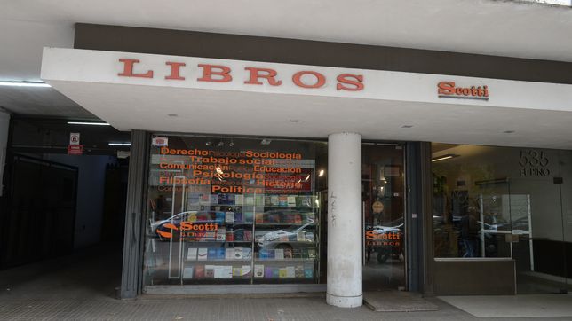 cierra la libreria juridica scotti y liquida todos los titulos