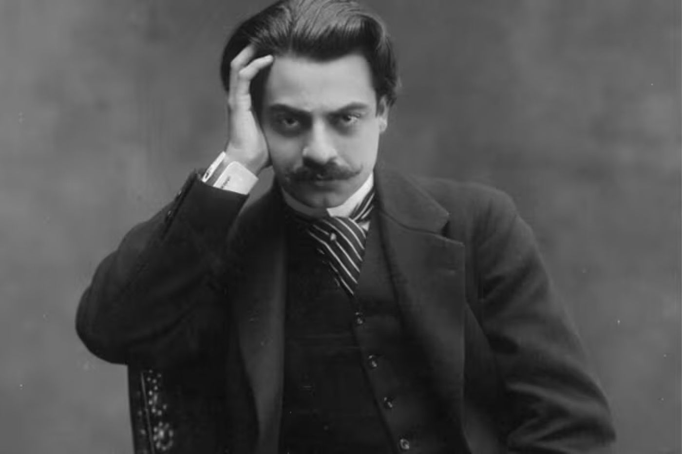 El tucumano Ricardo Rojas, autor entre otras obras de El santo de la espada, fue nombrado profesor de Literatura de la facultad de Derecho en mayo de 1909