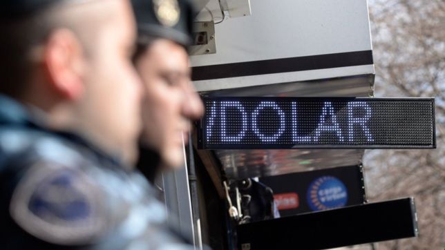 ¿a cuanto cerro el dolar en la plata tras la asuncion del nuevo ministro de hacienda?