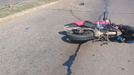 Un motociclista atropelló a una nena que salía del colegio y voló por los aires