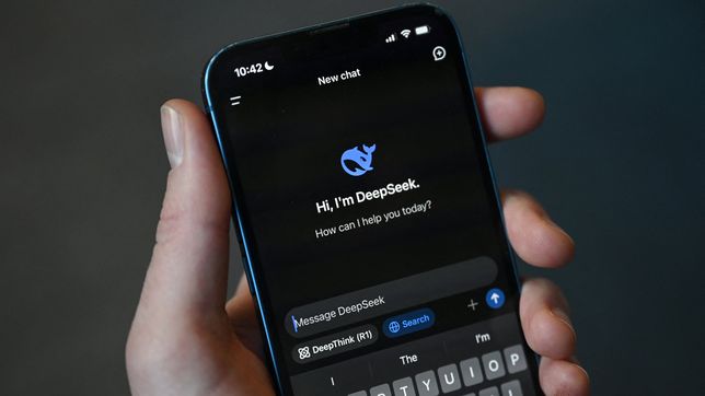 la empresa de ia china deepseek busca trabajadores en argentina con altos sueldos y en dolares