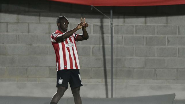 estudiantes puso una fecha limite para definir la salida de edwuin cetre a penarol