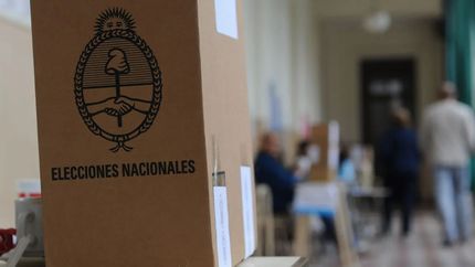 ¿Cuáles son las consecuencias de no ir a votar y cuál es la multa que se debe pagar?