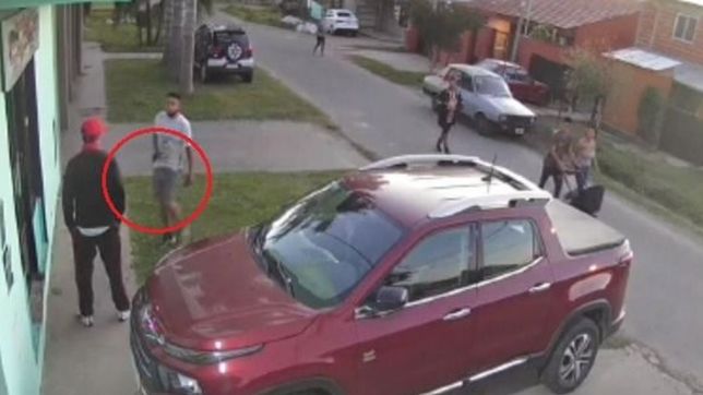 video: un conflicto entre dos jovenes termino a los tiros en un barrio de la plata