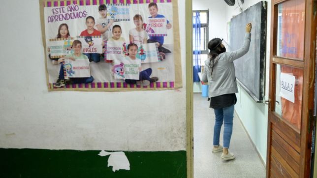 provincia les ofrecio a los docentes un aumento del 40% en tres tramos