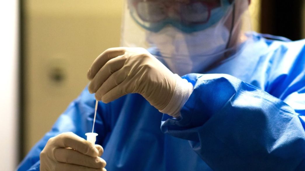 Una prestigiosa médica recibida en la UNLP alertó sobre la nueva variante de Sudáfrica Una prestigiosa médica recibida en la UNLP alertó sobre la nueva variante de Sudáfrica