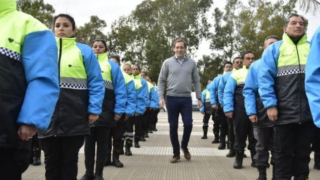 julio garro presento la guardia urbana de prevencion, que ya cuenta con 150 agentes en la calle
