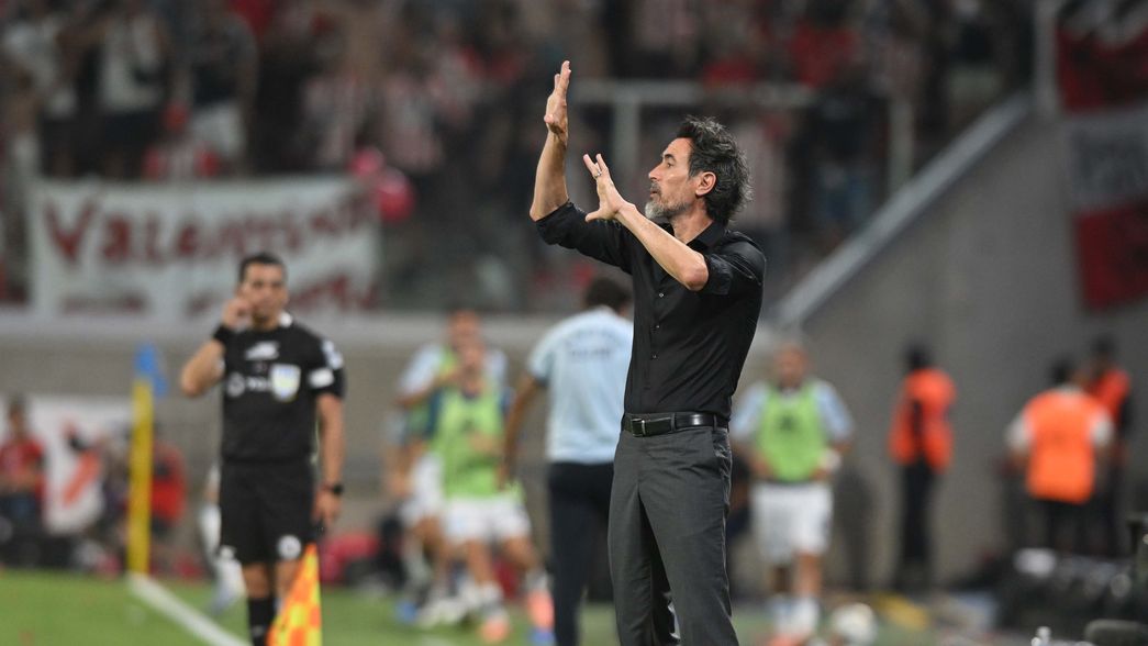 Domínguez sumó otro título en Estudiantes y se acerca a Zubeldía