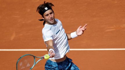 Tomás Etcheverry prepara un duro debut como uno de los únicos dos argentinos en el ATP 500 de Barcelona