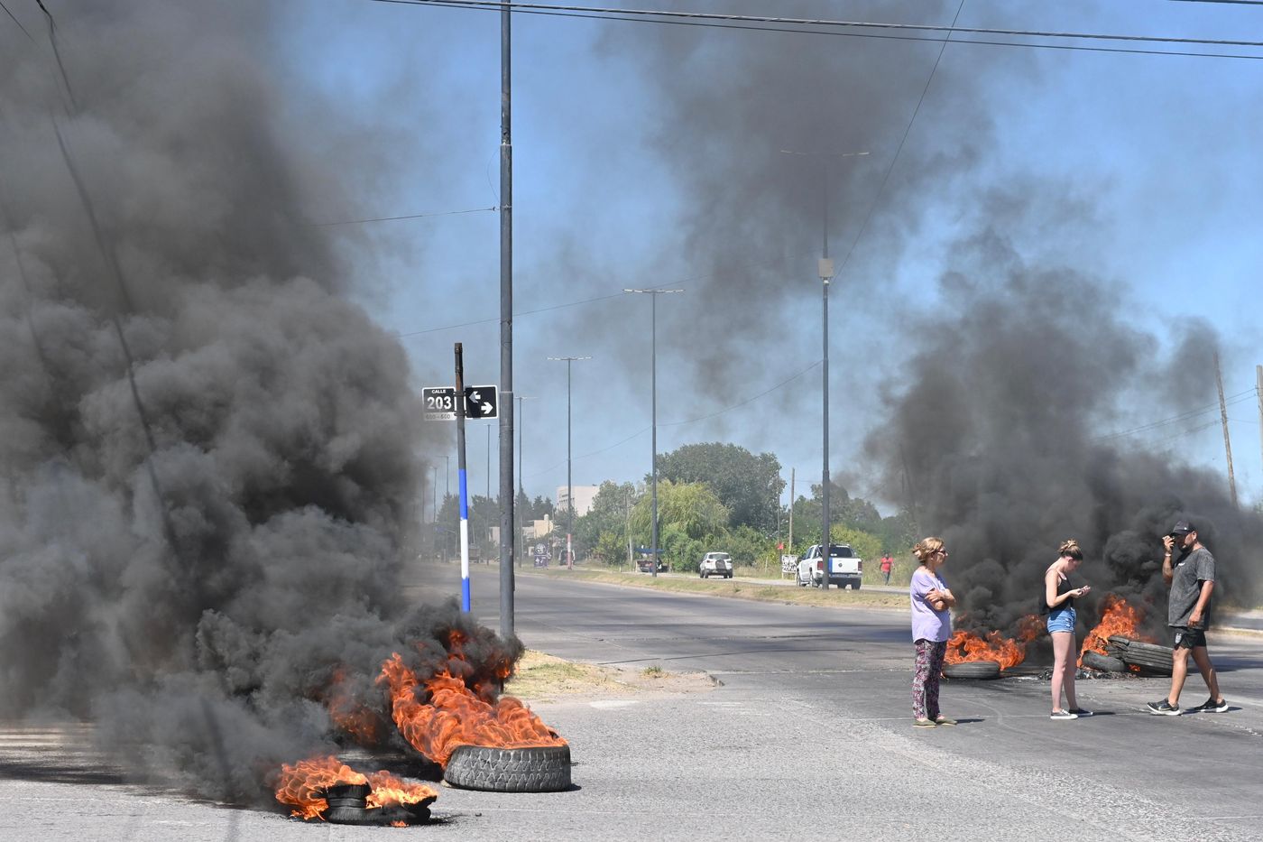 Protesta avenida 44 Lisandro Olmos (7).jpeg