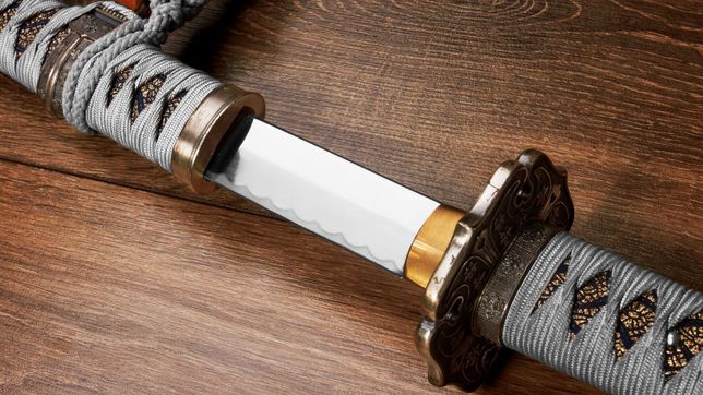 un hombre habria asesinado a su madre y su hermana con una katana samurai