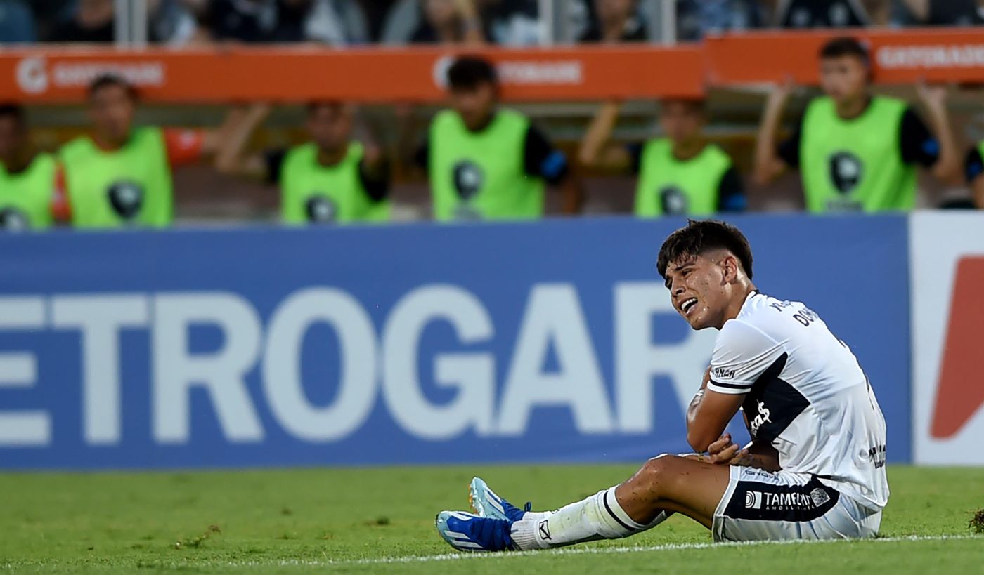 Gimnasia Independiente Rivadavia Domínguez.jpg