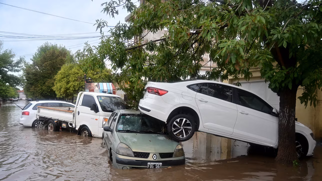 catastrofe en bahia blanca: la ucalp recibe donaciones para ayudar a los vecinos afectados