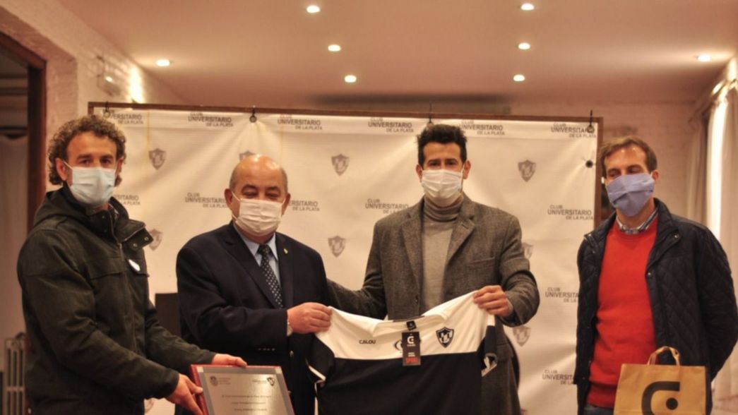 Fernando Tauber fue distinguido como Presidente Honorario del Club Universitario