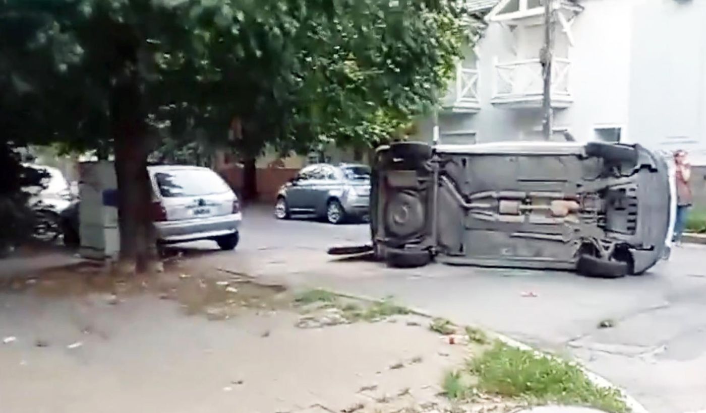 Vuelco en 8 y 35.jpg