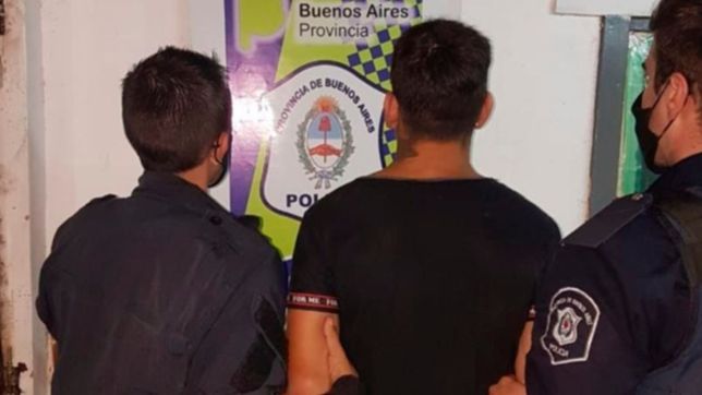 golpeo salvajemente a su pareja y la corrio por la calle con un arma tumbera
