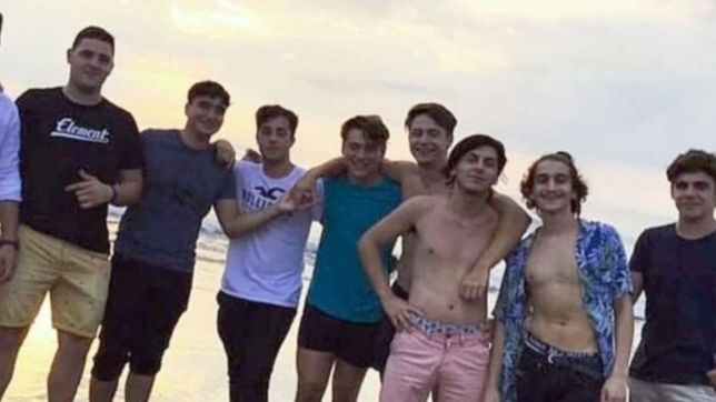 selfie, sonrisas y pulgares para arriba: la foto de los rugbiers tras asesinar a fernando baez sosa
